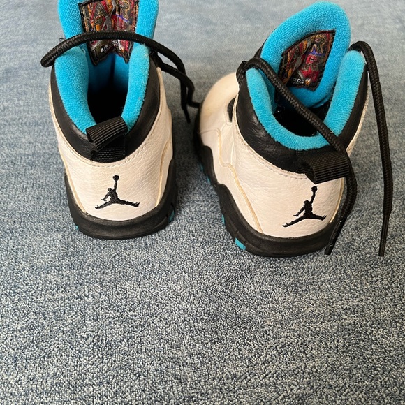 Retro 10s Jordan UNC Blue Colorway - Picture 3 of 5